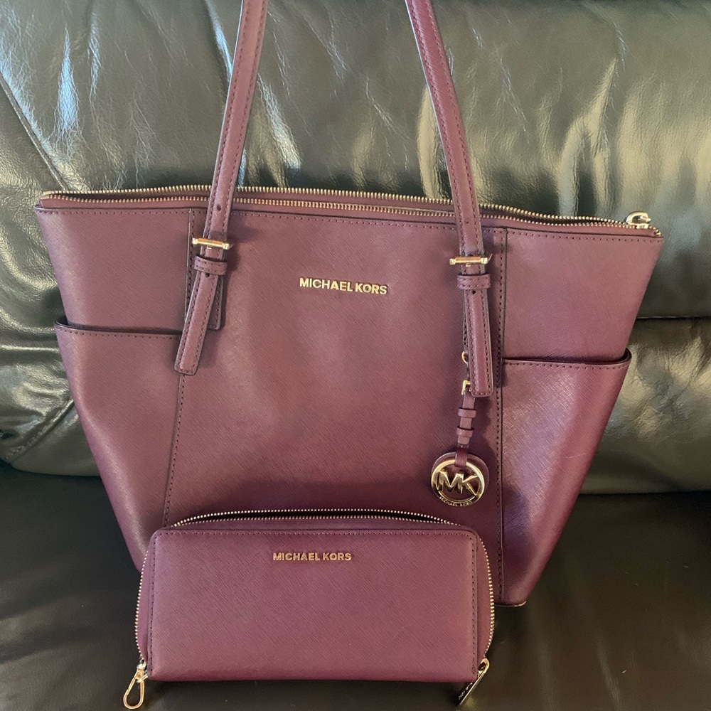 Jet Set Large Top-Zip Saffiano Leather Tote+wallet